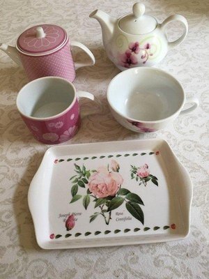 Photo of free 2 small teapots with cups (Bearwood BH11)