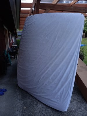 Photo of free Queen foam mattress, lightly used (Seatac)