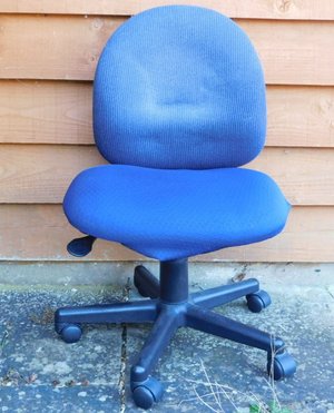 Photo of free office chair with wheels (stuck on lowest height) (Caversham RG4)