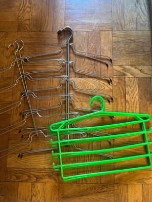 Photo of free 6 organizing hangers (Rego Park)