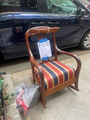Photo of free Curb Alert - Chair on 32nd street (32 street and 2nd Avenue)