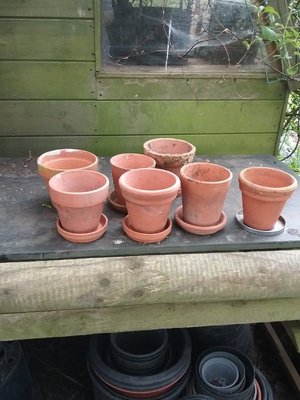 Photo of free Small terracotta plantpots with saucers (Wrenbury CW5)