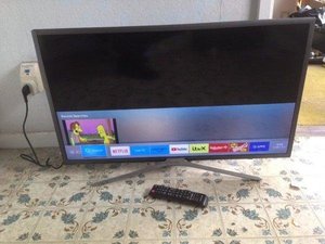Photo of free Flat-screen smart TV, 32 inch (West Molesey.)
