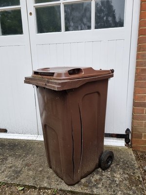 Photo of free brown wheelie bin (CM2 springfield, chelmsford)