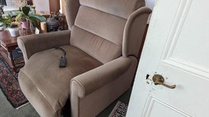 Photo of free An electric armchair that works - good condition (Tunbridge Wells N. TN4)