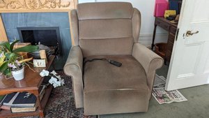 Photo of free An electric armchair that works - good condition (Tunbridge Wells N. TN4)