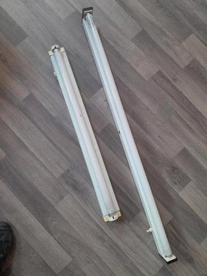 Photo of free 2 light fittings and tubes 2' & 3' (Swanshurst B13)