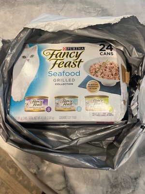 Photo of free unopened) cat food (West Chester / West Goshen)