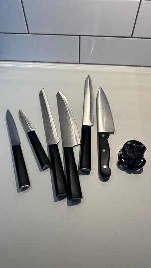 Photo of free Knife set with sharpener (Finnieston, G3)