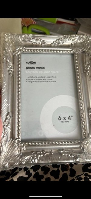Photo of free brand new photo frame (PE12 7n)