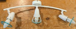 Photo of free 3-bulb ceiling light fitting (Dean Court OX2)