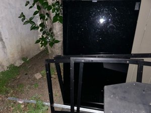 Photo of free TV stand, patio chairs, scrap wood (Valencia Avenue, Sunnyvale)