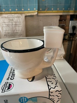 Photo of free “Toilet bowl” mug (Phinney Ridge)