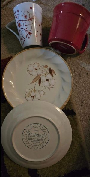 Photo of free 4little plates, cup & stoneware mug (Block by Lombard pool)