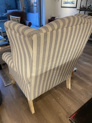 Photo of free Over sized wing chair (Downtown)