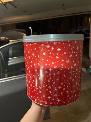 Photo of free upopcorn tin (California St and San Antonio)