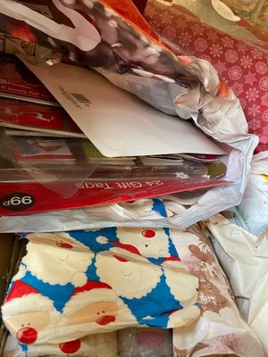 Photo of free Christmas wrapping stuff (Hoxton)