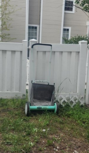 Photo of free Push Lawn Mower (Thornton 88th and York St)