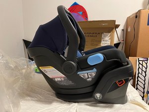 Photo of free UPPAbaby infant car seat (Fort Lee NJ)