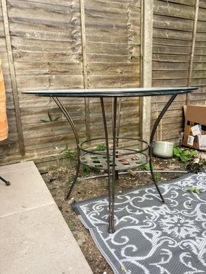 Photo of free Glass table (SE15)