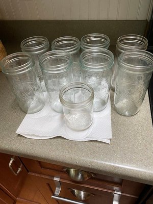 Photo of free glass "ball" jars for canning (East side of Columbia)