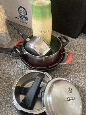 Photo of free Pans and vase (Wallasey CH44)