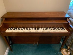 Photo of free apt size piano (Carleton heights)