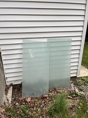 Photo of free two glass panels (Ball Square)