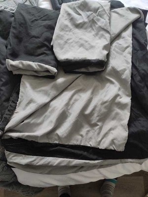 Photo of free King size duvet cover + 2 pillowcases (Burbage LE10)