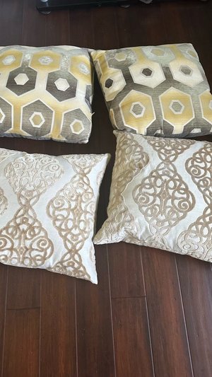Photo of free Thow pillows (Aspen hill)