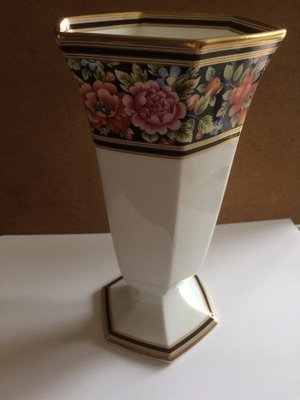 Photo of free Vintage 'Wedgwood' CLIO Design Hexagonal Vase ( 20 cm tall) (St James, South Elmham IP19)