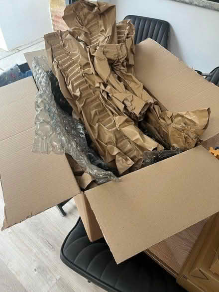 Photo of free Large cardboard box & bubble wrap (Tunbridge Wells TN2)