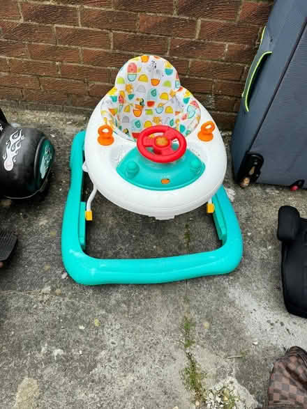 Photo of free Kids stuff and some bags (NE4 Fehnam)