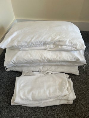 Photo of free 4 pillows and 4 pillowcases (Westcliff on sea)