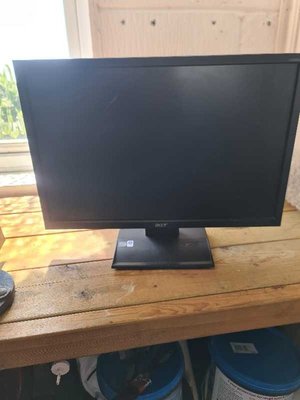 Photo of free PC monitor (Portchester PO16)