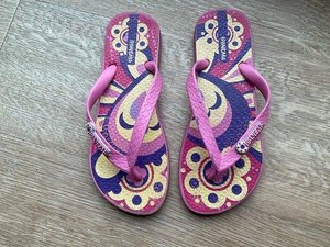 Photo of free Girl’s flip flops (World’s End Burgess Hill)