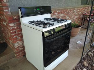 Photo of free Hotpoint range/oven (Near Win River Casino)