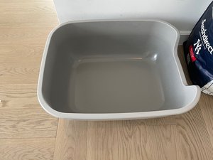 Photo of free Large cat litter tray (Murray Hill)
