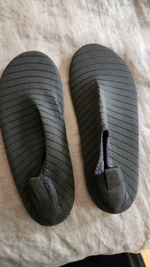 Photo of free Thin water scuba shoes sz 38 (Kew Gardens Queens)