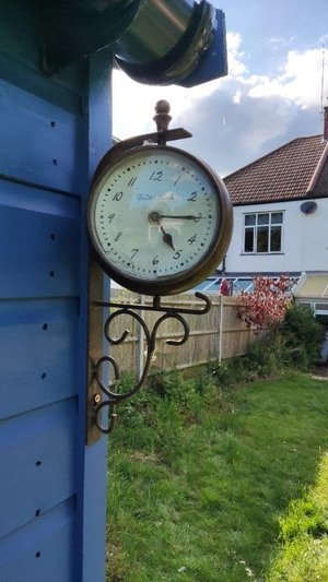 Photo of free outdoor clock/barometer (West Wickham BR4)
