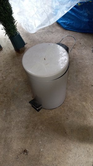 Photo of free Small pedal bin (LS15 Cross Gates)