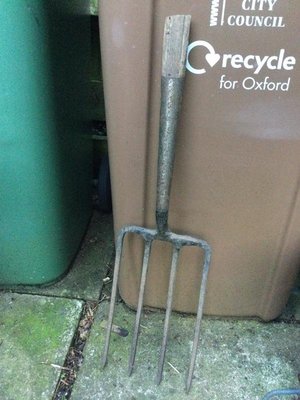 Photo of free Garden fork with broken handle (Summertown OX2)