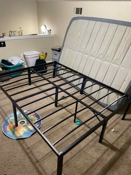Photo of free Platform bed frame - queen (New orleans)