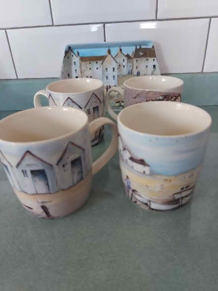 Photo of free 4 mugs and tray (Slough central SL1)