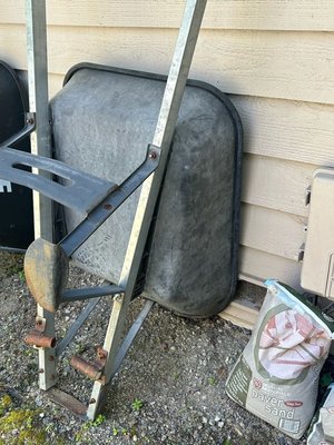 Photo of free Metal wheelbarrow (South Bothell (Norway Hill))