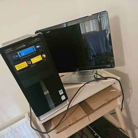 Photo of free Old hp pavilion PC, keyboard & mouse, vga monitor (Cheshunt EN8)