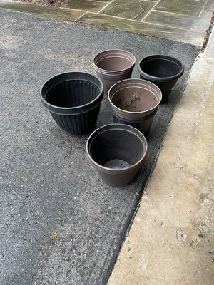 Photo of free Variety of plastic pots (Clarkson L5J 2X6)