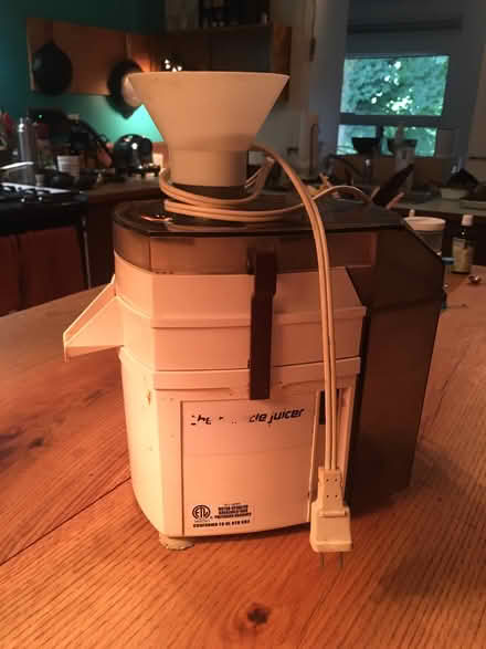 Photo of free juicer (The Ward in Guelph)