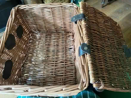 Photo of free Small picnic basket (Knockholt/Dunton Green TN14)