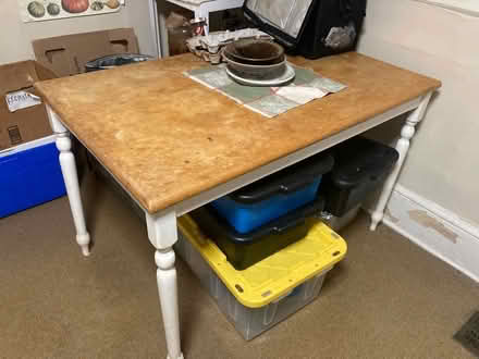 Photo of free Desk and kitchen table (30306)